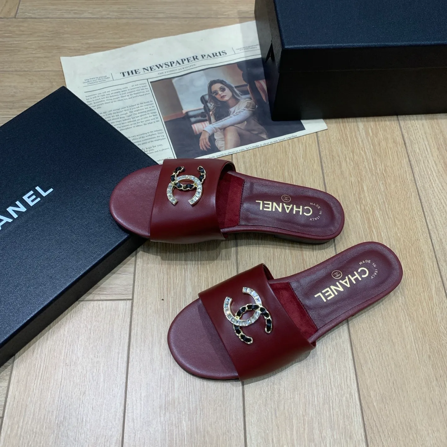 👟👟Ex-factory price 480👟👟 🍀CHANEL2025 Xiaoxiang spring and summer new popular double C diamond buckle flat slippers Material: original calfskin Lining: original inner sheepskin Foot pads: sheepskin Outsole: genuine leather outsole Size: 35-41 (40/41 fixed) 👉